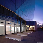 Световые решения от GE Lighting приветствуют посетителей офисного здания  