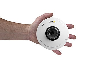 Поворотная камера купольного типа AXIS M5013 с расширенным функционалом и доступной ценой  